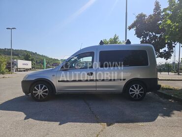 Opel Combo , 2.800 €, 2005. Monovolumen (MiniVan), Dizel | 1248 cm3, 225.000 km, 51kW (69 KS), Manuelni 5 brzina, 4/5 vrata, 5 sedišta, Voždovac