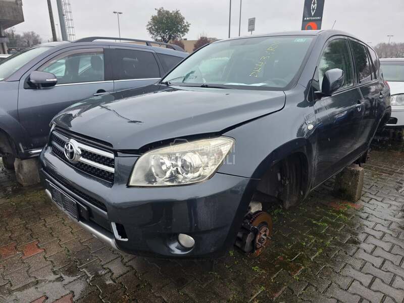 Toyota RAV 4 2010. god. -  kompletan auto u delovima