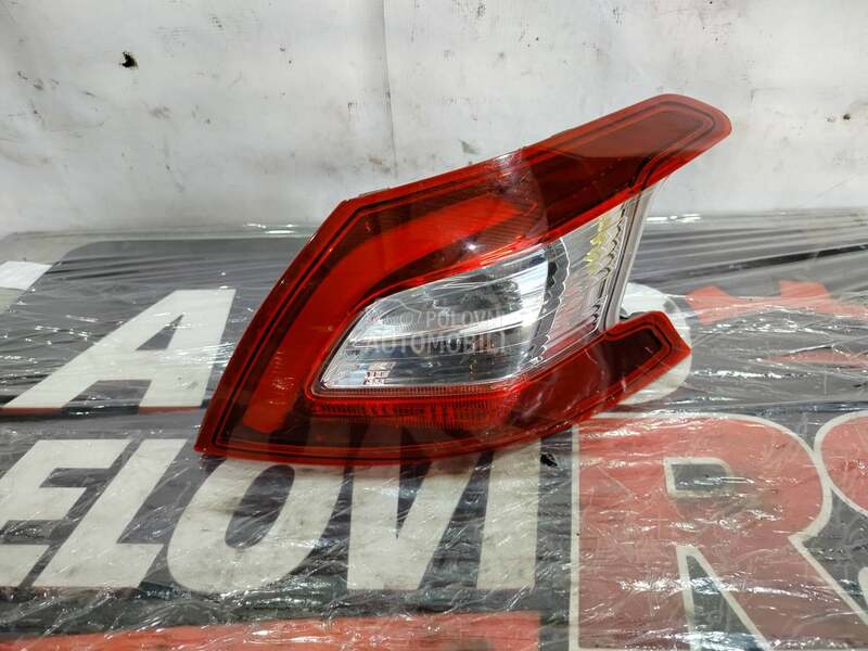 Stop svetlo desno za Peugeot 308 od 2013. do 2017. god.