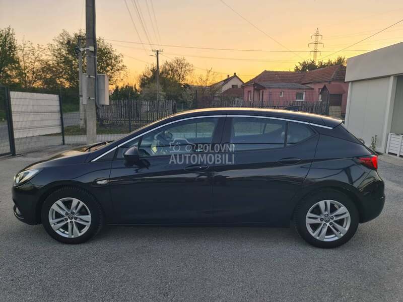 Opel Astra 2018 photo 2