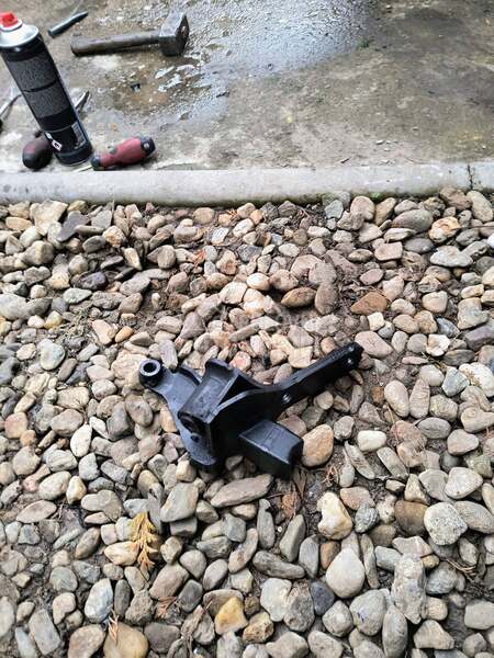 Nosac motora i menjaca za Peugeot 308
