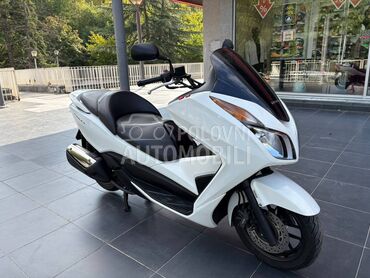 Honda Forza 300, 2.950 €, 2014. , 278 cm3, 25.000 km, 18kW (24 KS), Scooter, Beograd