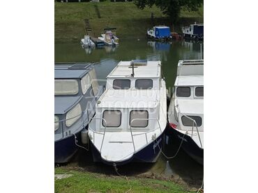 Metalni, 7.200 €, 2003. , Vanbrodski motor, Čelik, Dužina: 8.8 m, Širina: 2.65 m, Visina: 4 m, Beograd
