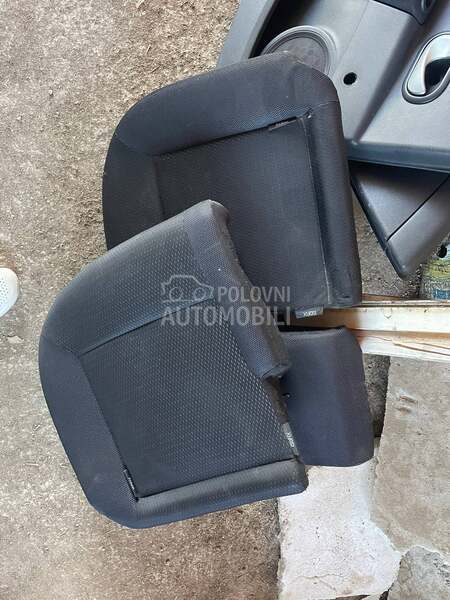 Komplet prednja i zadnja klupa za Renault Clio od 2006. do 2012. god. za Renault Clio od 2006. do 2012. god.