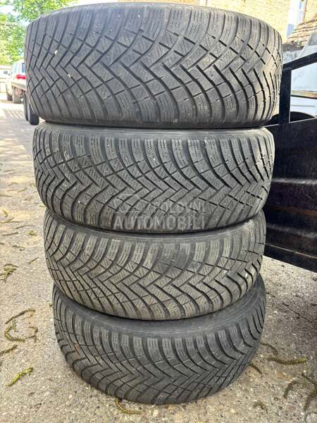 Hankook 215/55 R16 Zimska