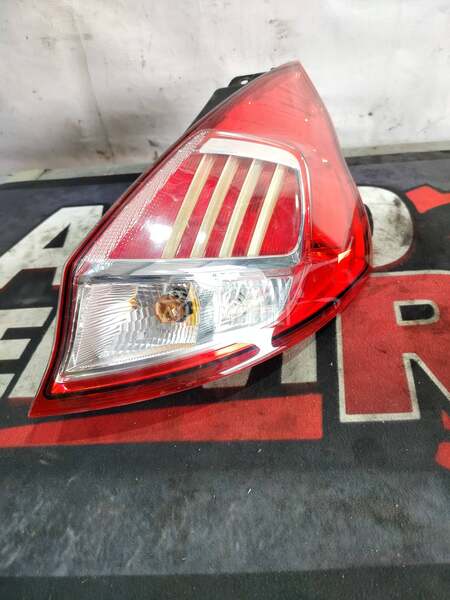 Desno stop svetlo za Ford Fiesta od 2013. do 2017. god. - 00199726