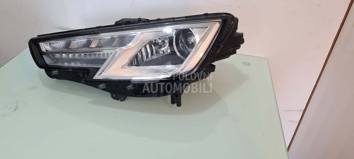 Far za Audi A4 od 2015. do 2019. god. - 8W0941005A