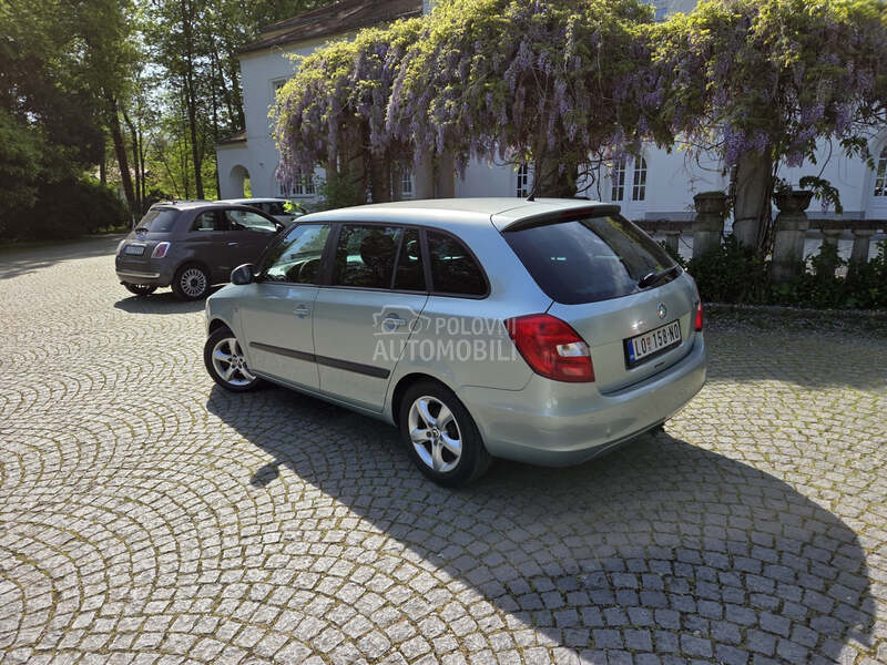 Skoda Fabia 2010 photo 4