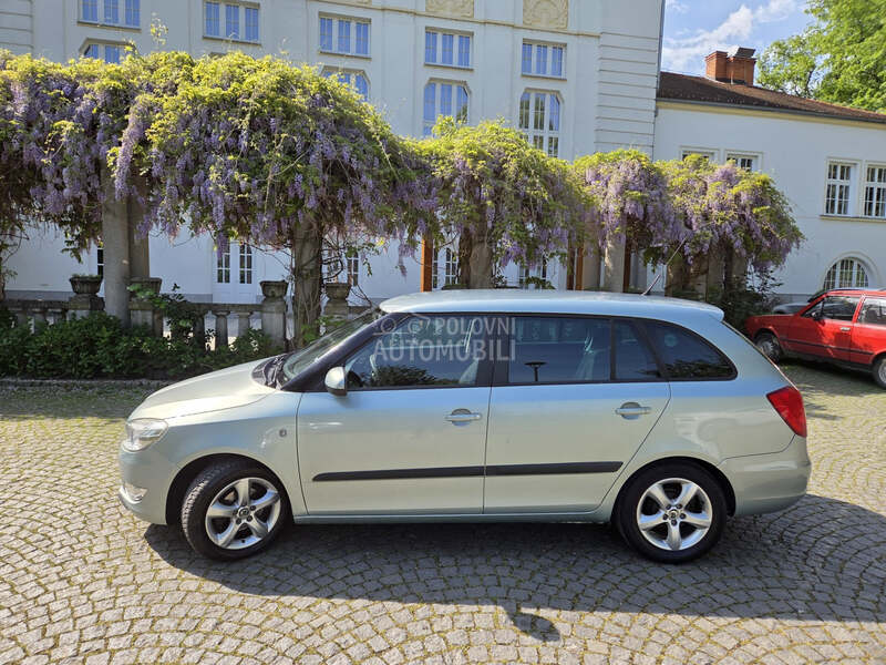 Skoda Fabia 2010 photo 3