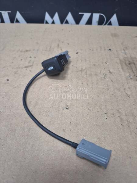 uticnica usb za Honda Civic od 2012. do 2016. god.