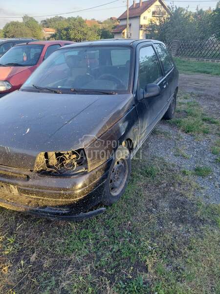 Renault Clio 1992. god. -  kompletan auto u delovima