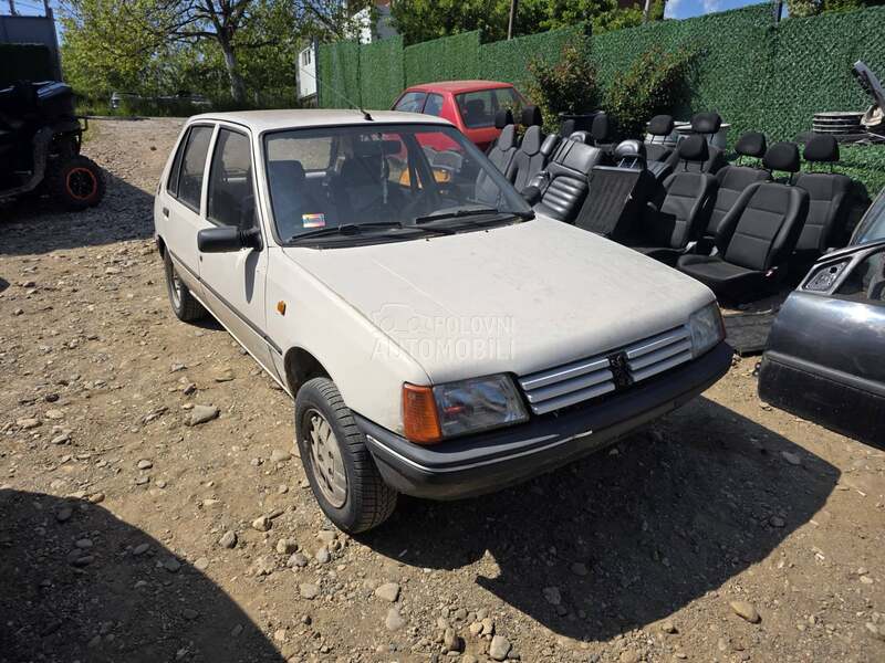 Peugeot 205 -  kompletan auto u delovima