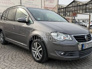 Volkswagen Touran , 4.499 €, 2009. Monovolumen (MiniVan), Benzin + Metan (CNG) | 1390 cm3, 200.000 km, 110kW (150 KS), Manuelni 6 brzina, 4/5 vrata, 7 sedišta, Beograd