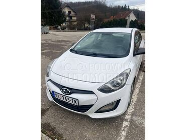 Hyundai i30  (može zamena), 6.200 €, 2014. Hečbek, Benzin + Metan (CNG) | 1400 cm3, 206.000 km, 73kW (99 KS), Manuelni 6 brzina, 4/5 vrata, 5 sedišta, Osečina (Selo)