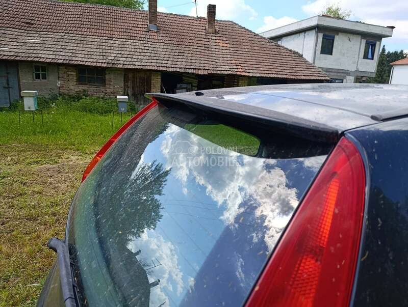 Fiat Punto 2001. god. -  kompletan auto u delovima