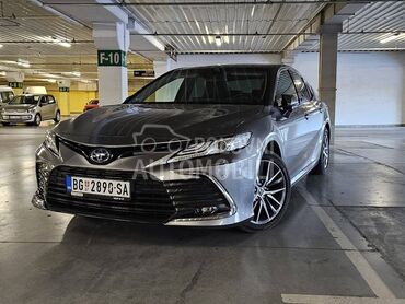 Toyota Camry executive, 37.700 €, 2023. Limuzina, Hibridni pogon | 2500 cm3, 73.000 km, 160kW (218 KS), Automatski / poluautomatski, 4/5 vrata, 5 sedišta, Beograd