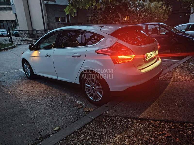 Ford Focus 2012 photo 2