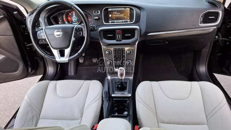 Volvo V40 2013 photo 2