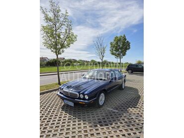 Jaguar XJ8 SOVEREIGN, 7.500 €, 2000. Limuzina, Benzin | 3996 cm3, 181.211 km, 209kW (284 KS), Automatski / poluautomatski, 4/5 vrata, 5 sedišta, Zrenjanin