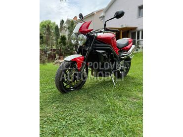 Triumph Speed triple 1050 5000km (može zamena), 7.000 €, 2010. , 1050 cm3, 5.388 km, 100kW (136 KS), Naked, Pančevo