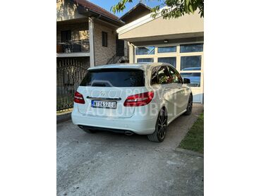 Mercedes Benz B 180, 8.700 €, 2013. Monovolumen (MiniVan), Benzin | 1595 cm3, 170.000 km, 90kW (122 KS), Automatski / poluautomatski, 4/5 vrata, 5 sedišta, Niš