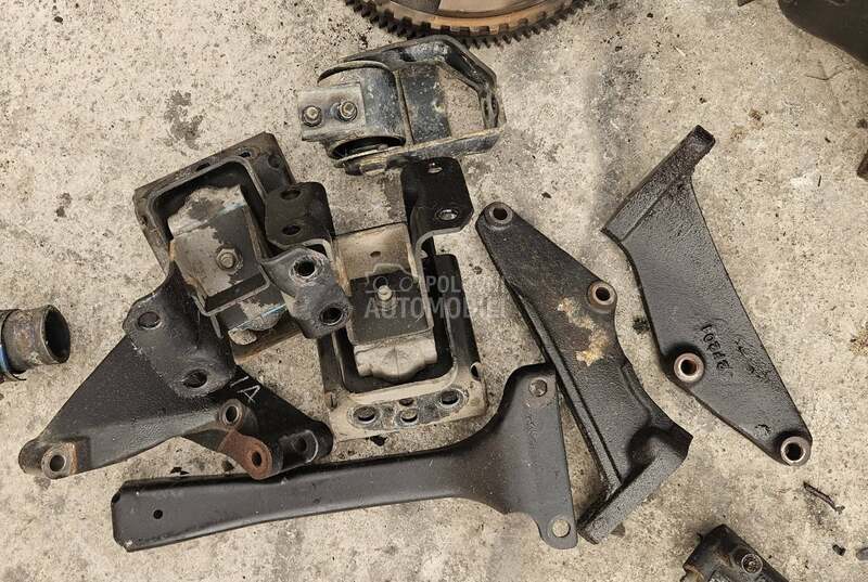 NOSAC MOTORA MENJACA 2.0 za Kia Sportage za 2003. god.
