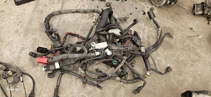 INSTALACIJA MOTORA VRATA za Kia Sportage za 2003. god.