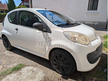 Citroen C1 1.0, 1.300 €, 2006. Hečbek, Benzin | 998 cm3, 159.600 km, 50kW (68 KS), Manuelni 5 brzina, 2/3 vrata, 4 sedišta, Leskovac