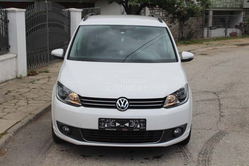 Volkswagen Touran 2012 photo 2