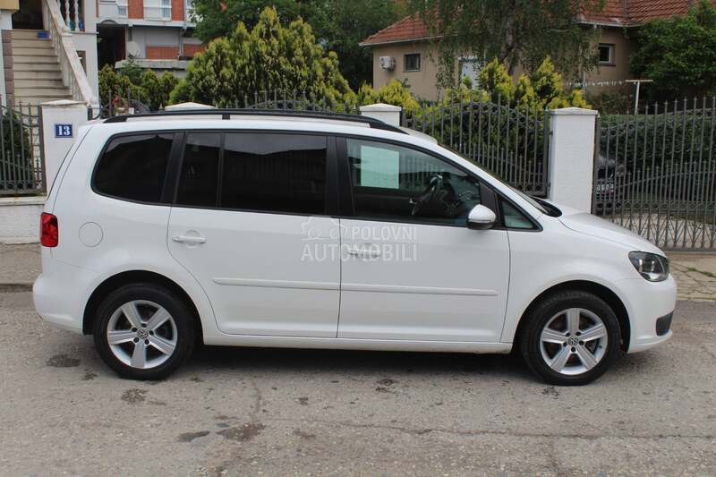 Volkswagen Touran 2012 photo 5