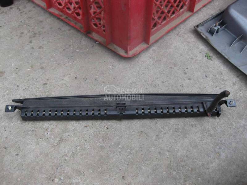 Trece usko stop svetlo za Seat Alhambra od 2000. do 2010. god.