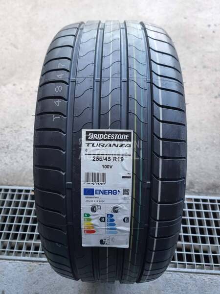 Bridgestone 255/45 R19 Letnja