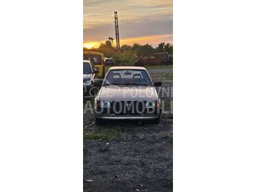 Ford Escort 1.3, 499 €, 1982. Limuzina, Benzin | 1300 cm3, 170.000 km, 40kW (54 KS), Manuelni 4 brzine, 4/5 vrata, 4 sedišta, Beograd