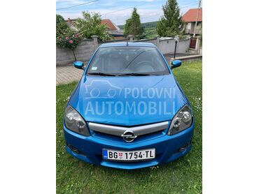 Opel Tigra , 2.400 €, 2005. Kabriolet/Roadster, Benzin | 1364 cm3, 261.000 km, 66kW (90 KS), Automatski / poluautomatski, 2/3 vrata, 2 sedišta, Sremčica