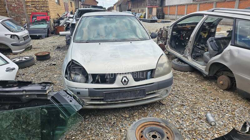 Renault Clio 2002. god. -  kompletan auto u delovima