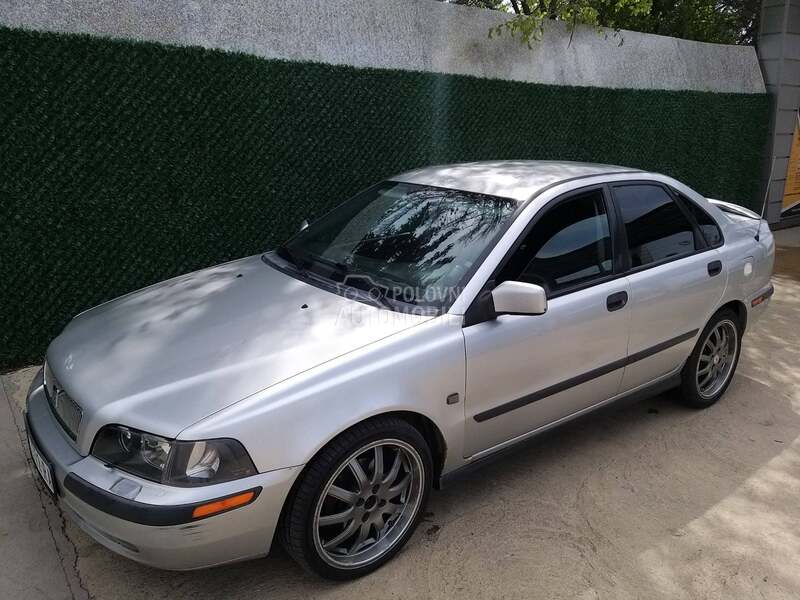 Delovi za Volvo S40 2000. god.