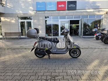 Vespa GTS 125 Hpe Super Tech, 5.490 €, 2024. , 125 cm3, 5.900 km, 10kW (14 KS), Scooter, Beograd