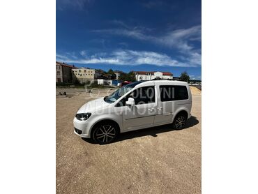 Volkswagen Caddy edition 30 4x4, 8.000 €, 2012. Pickup, Dizel | 1600 cm3, 220.500 km, 80kW (109 KS), Manuelni 6 brzina, 4/5 vrata, 7 sedišta, Bor