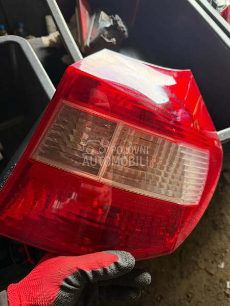 e87 desna stop lampa stopaljka za BMW Serija 1, 116, 118 ... od 2004. do 2012. god.
