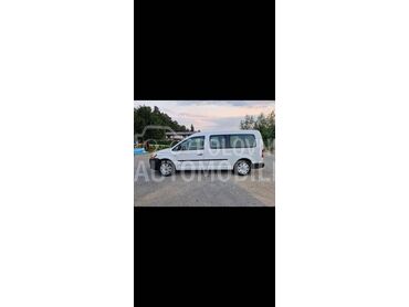 Volkswagen Caddy Maxi pro (može zamena), 7.999 €, 2015. Monovolumen (MiniVan), Dizel | 1597 cm3, 263.450 km, 75kW (102 KS), Manuelni 5 brzina, 4/5 vrata, 7 sedišta, Novi Sad