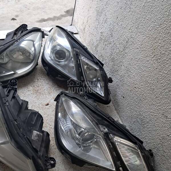 desni far za Mercedes Benz E Klasa od 2009. do 2016. god.