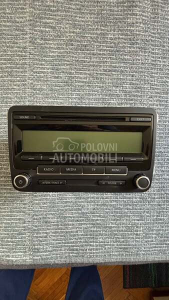 Prodajem radio CD pleyer za Volkswagen Golf 6