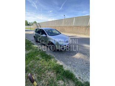 Volkswagen Golf 5 , 2.700 €, 2004. Hečbek, Benzin | 1390 cm3, 269.368 km, 66kW (90 KS), Manuelni 5 brzina, 4/5 vrata, 5 sedišta, Divoš