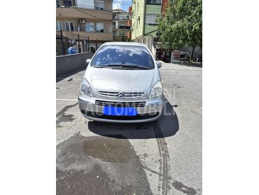 Citroen Xsara Picasso 1.6 16v, 2.690 €, 2010. Monovolumen (MiniVan), Benzin | 1587 cm3, 180.555 km, 80kW (109 KS), Manuelni 5 brzina, 4/5 vrata, 5 sedišta, Čukarica