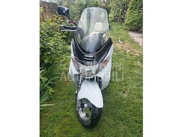 Suzuki Burgman 250, 1.250 €, 2000. , 249 cm3, 23.000 km, 16kW (22 KS), Scooter, Beška