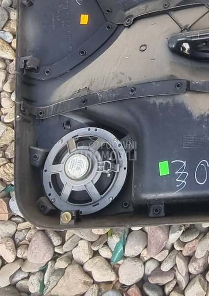 Prednji levi zvucnik za Peugeot 307