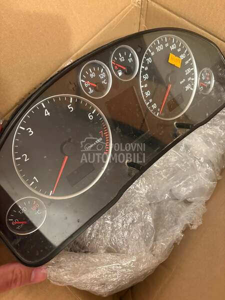 Instrument tabla/ brzinomer za Audi A6 od 2001. do 2003. god.