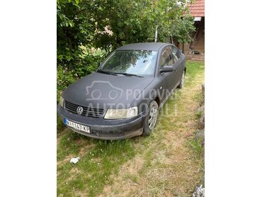 Volkswagen Passat B5 , 700 €, 1998. Limuzina, Benzin | 1781 cm3, 450.000 km, 110kW (150 KS), Manuelni 5 brzina, 4/5 vrata, 5 sedišta, Niš