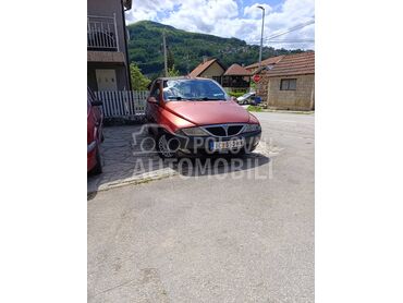 Lancia Ypsilon , 520 €, 2001. Kupe, Benzin + Gas (TNG) | 1242 cm3, 277.125 km, 44kW (60 KS), Manuelni 5 brzina, 2/3 vrata, 5 sedišta, Ivanjica