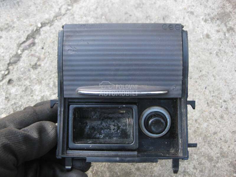 Pepeljara za Mercedes Benz A 170 od 1997. do 2004. god.